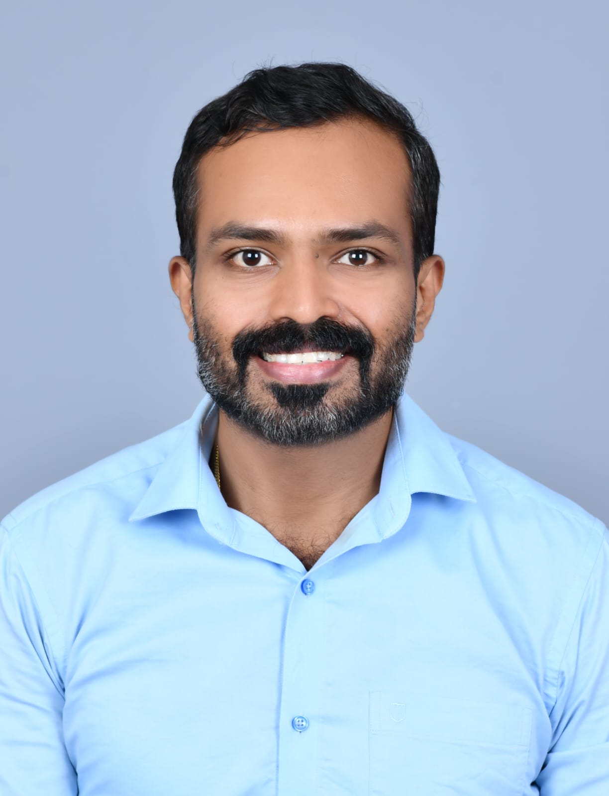 Dr. Aneesh Mohan (MDS), Prosthodontist, Kailas Dental Clinic & Implant Center